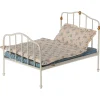 Bed for Mouse in Off-White by Maileg