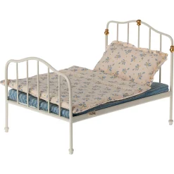 Bed for Mouse in Off-White by Maileg