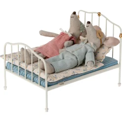 Bed for Mouse in Off-White by Maileg
