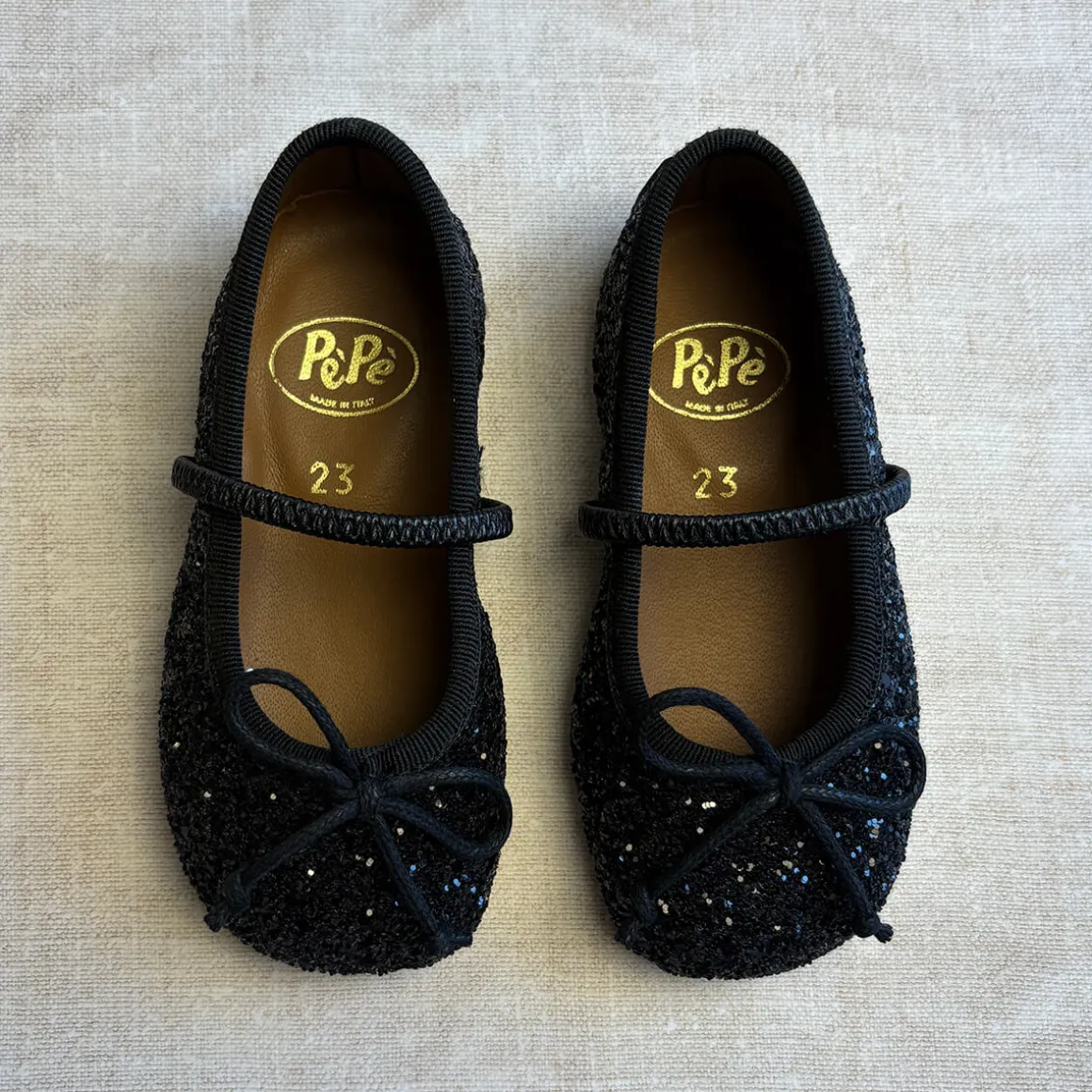 Darlyn Glitter Ballet Slippers in Nero by PèPè