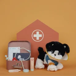 Dinkum Dogs Vet Set in Clay by Olli Ella