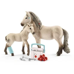 Horse Club Hannah's First Aid Kit by Schleich