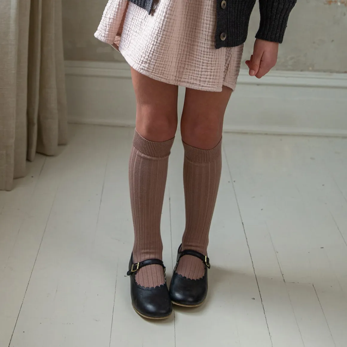 La Haute Ribbed Knee High Socks in Praline by Collegien