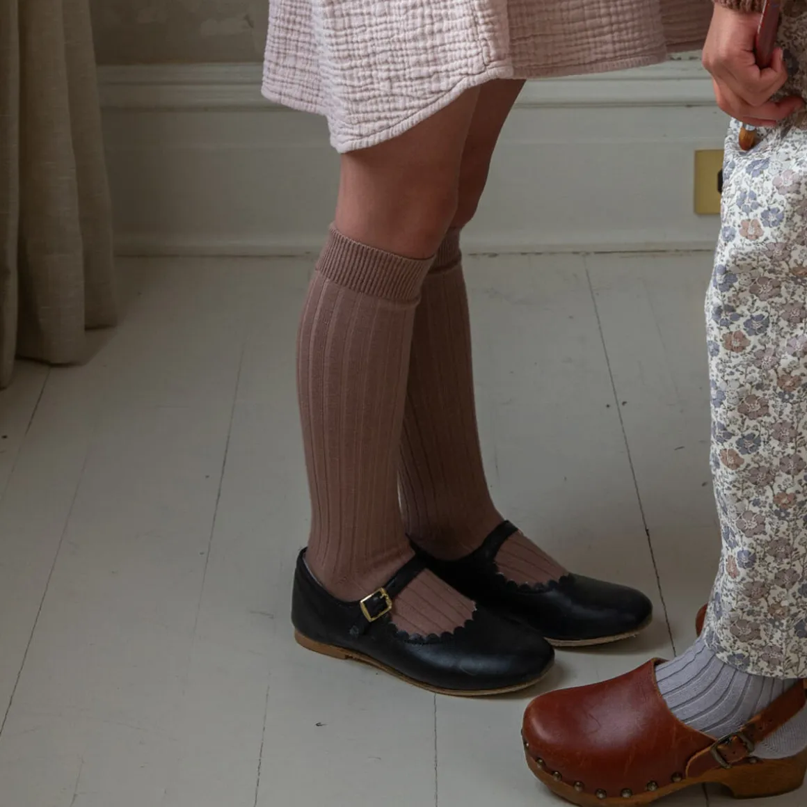 La Haute Ribbed Knee High Socks in Praline by Collegien