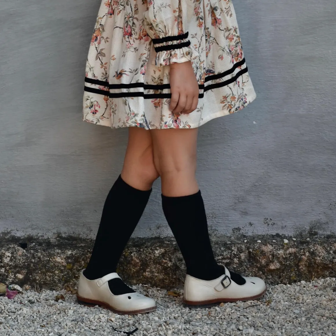 La Haute Ribbed Knee High Socks in Noir de Charbon by Collegien