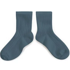 La Mini Ribbed Ankle Socks in Bleu Cendre by Collegien
