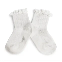 Lili Lace Trim Ribbed Ankle Socks in Blanc Neige by Collegien
