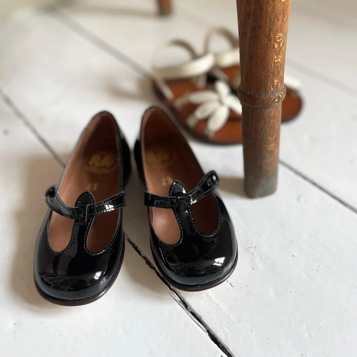 Lulu T Bar Shoes in Vernice Nero by PèPè