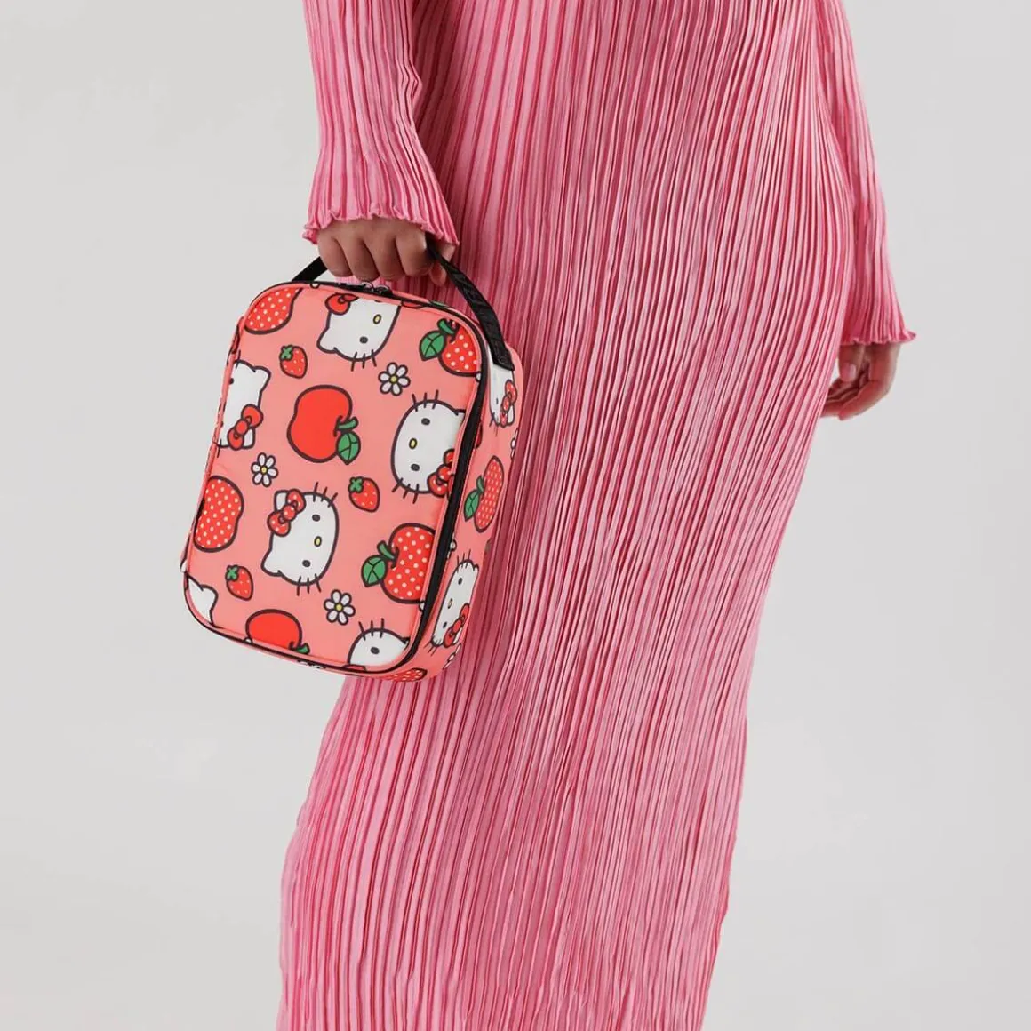 Lunch Box in Hello Kitty Apple by Baggu