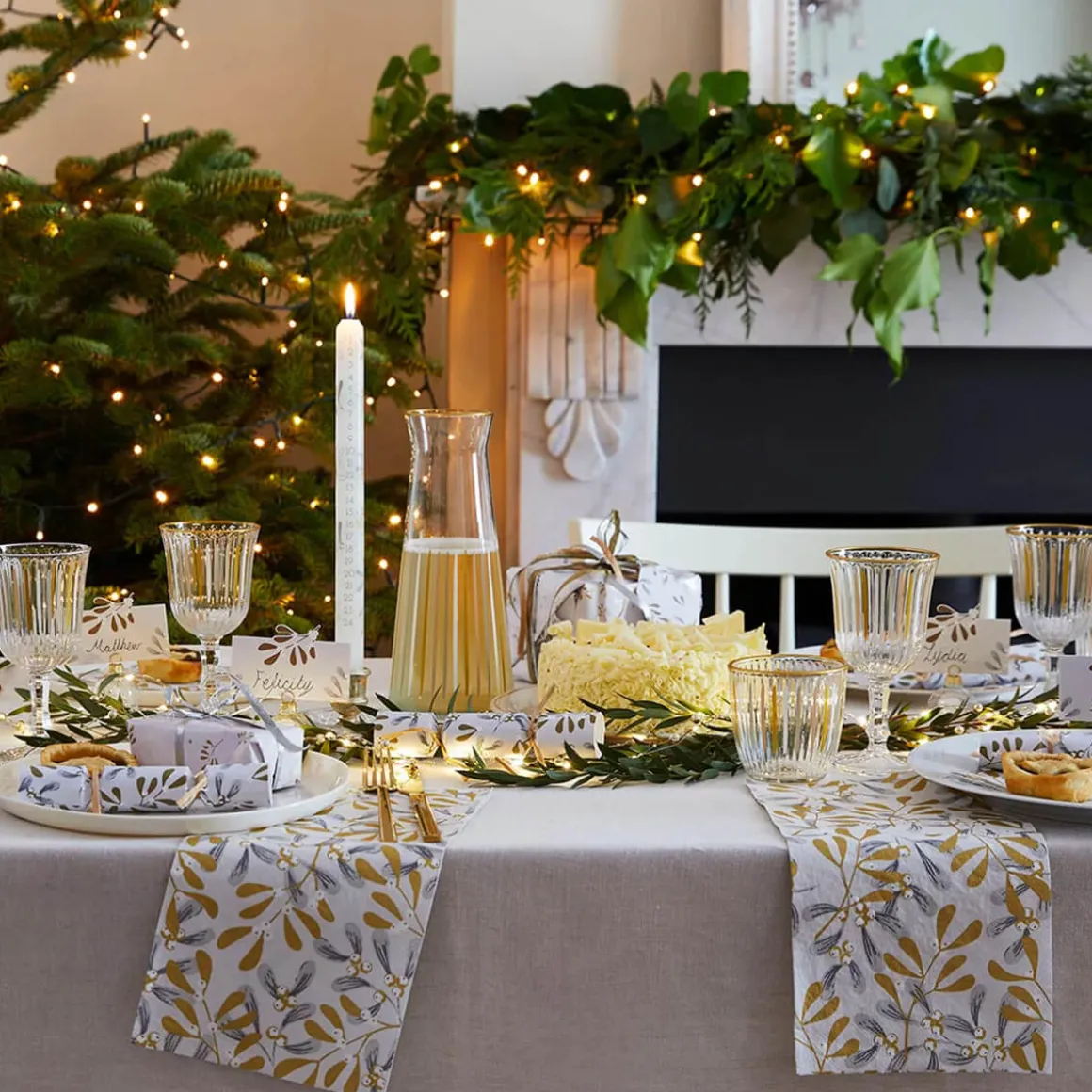 Mistletoe Paper Napkins by Talking Tables