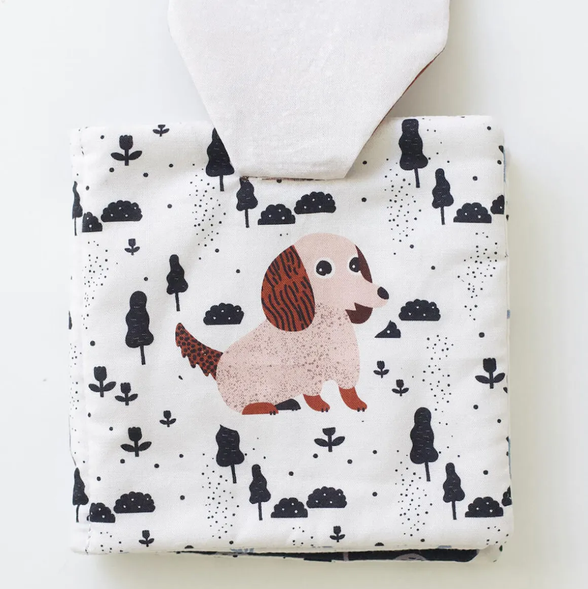 Peekaboo Pets: Baby's First Crinkle Peek-A-Book By Surya Sajnani