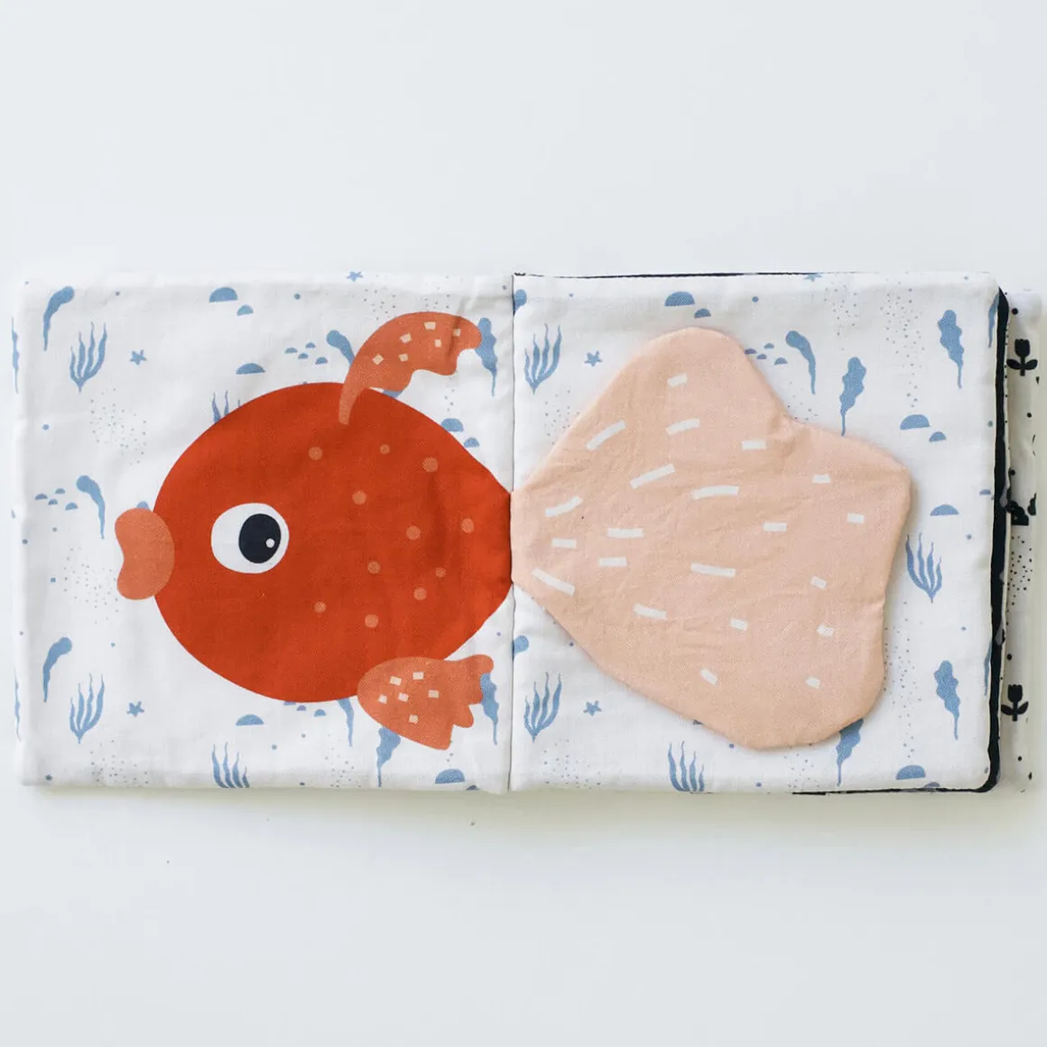 Peekaboo Pets: Baby's First Crinkle Peek-A-Book By Surya Sajnani