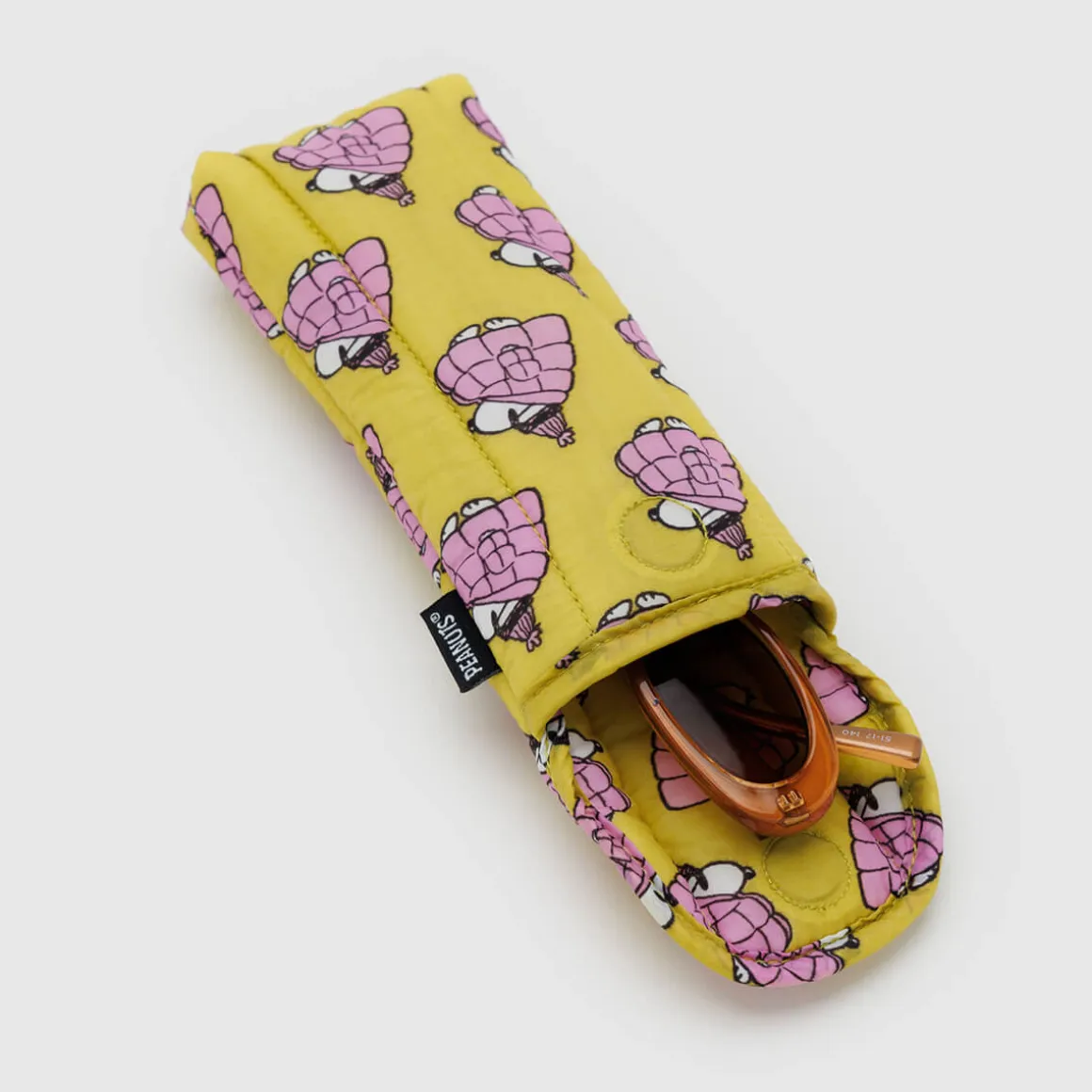 Puffy Glasses Sleeve in Mini Puffer Snoopy by Baggu