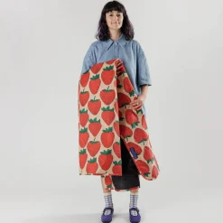 Puffy Picnic Blanket in Strawberry by Baggu