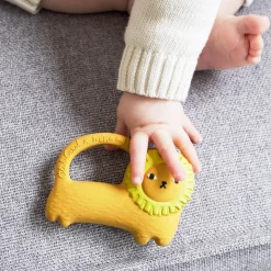 Richie Lion Teether by Oli & Carol x Donna Wilson