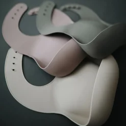 Silicone Baby Bib in Blush by Mushie