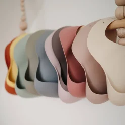 Silicone Baby Bib in Pale Mauve by Mushie
