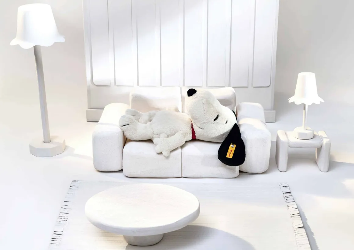 Snoopy (30cm) by Steiff