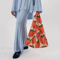 Standard Bag in Strawberry by Baggu